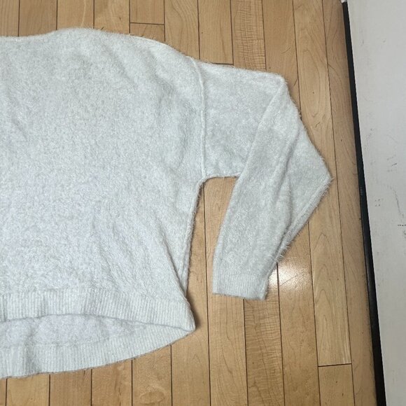 FREE PEOPLE Creamy White Eyelash Soft Cropped V Neck Sweater Size Small - Picture 8 of 10